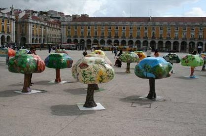 Community based summer art exhibition in Lisbon